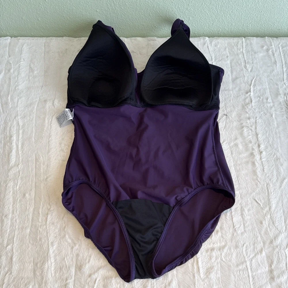 Lands End Swimsuit Women 18 DD Purple Slimming One Piece Built In Bra Vacation